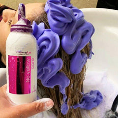 girl using No yellow Foam Conditioner -Fanola No yellow Incredible Foam Conditioner 250ml -fanola uae - fanola conditioner- no yellow- dayjour